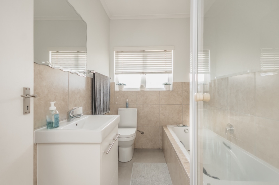 3 Bedroom Property for Sale in Avalon Estate Western Cape